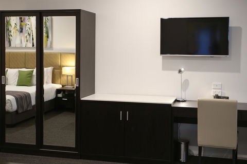 Best Western Plus Bolton On The Park - Accommodation Redcliffe 13