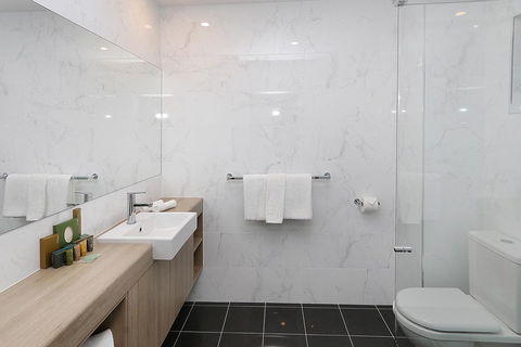 Best Western Plus Bolton On The Park - Accommodation Redcliffe 10