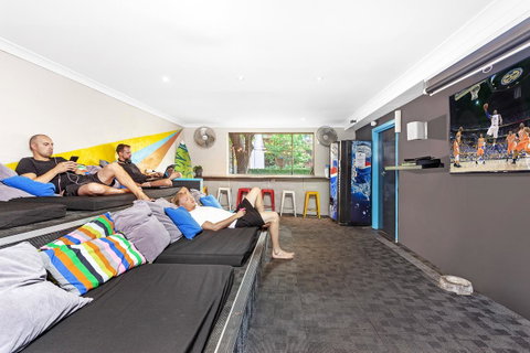 Summer House Kings Cross - Accommodation Redcliffe 9