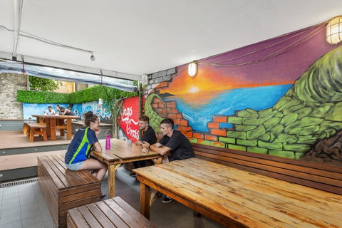 Summer House Kings Cross - Accommodation Redcliffe 10