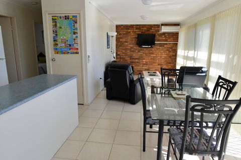 Beach House Holiday Apartments - Accommodation Redcliffe 8