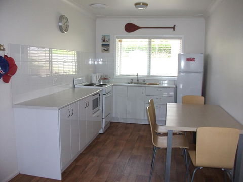 Tomaree Lodge - Accommodation Redcliffe 2