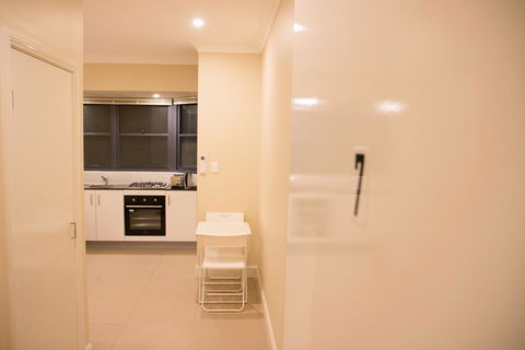 T&M HOUSE - Accommodation Redcliffe 9