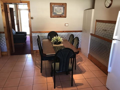Jadan Cottages - Accommodation Redcliffe 15