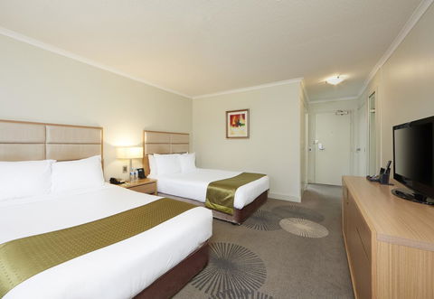 Holiday Inn Parramatta, An IHG Hotel - Accommodation Redcliffe 2