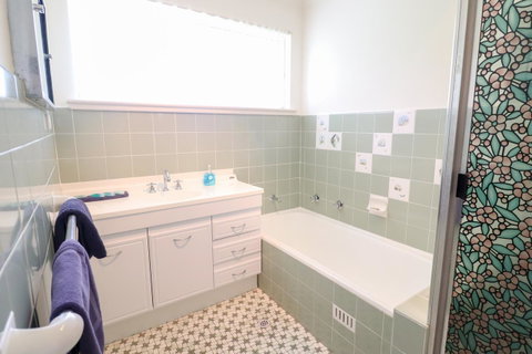 Coastal Horizons Beach House - Accommodation Redcliffe 11
