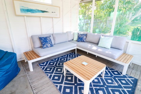 Coastal Horizons Beach House - Accommodation Redcliffe 2