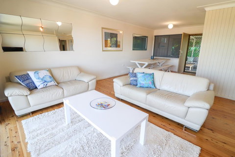 Coastal Horizons Beach House - Accommodation Redcliffe 0
