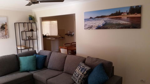 Twin Palms Holiday House At Lighthouse - Accommodation Redcliffe 9