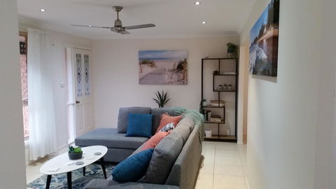 Twin Palms Holiday House At Lighthouse - Accommodation Redcliffe 5