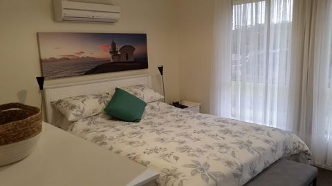 Twin Palms Holiday House At Lighthouse - Accommodation Redcliffe 1