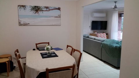Twin Palms Holiday House At Lighthouse - Accommodation Redcliffe 2
