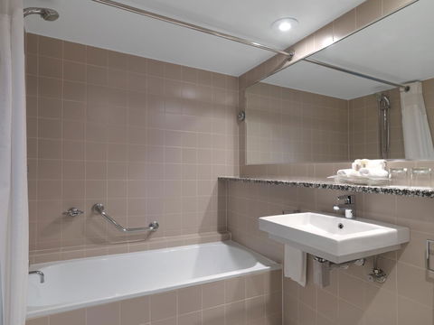 Crowne Plaza Sydney Airport, An IHG Hotel - Accommodation Redcliffe 26