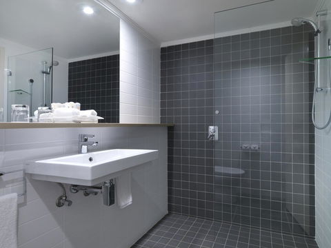 Crowne Plaza Sydney Airport, An IHG Hotel - Accommodation Redcliffe 2