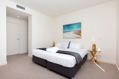 The Penthouse - Accommodation Redcliffe 13