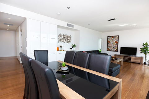 The Penthouse - Accommodation Redcliffe 8