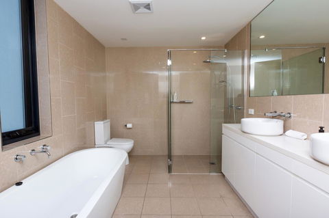 The Penthouse - Accommodation Redcliffe 16