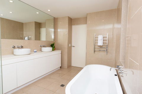 The Penthouse - Accommodation Redcliffe 14