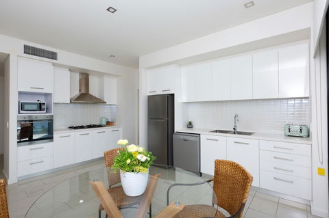 The Penthouse - Accommodation Redcliffe 6