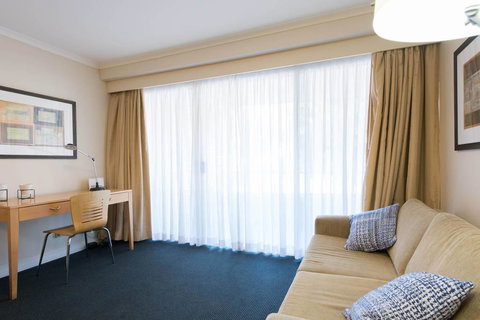 Grande Esplanade Studio - Accommodation Redcliffe 5