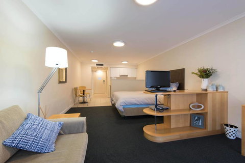 Grande Esplanade Studio - Accommodation Redcliffe 6