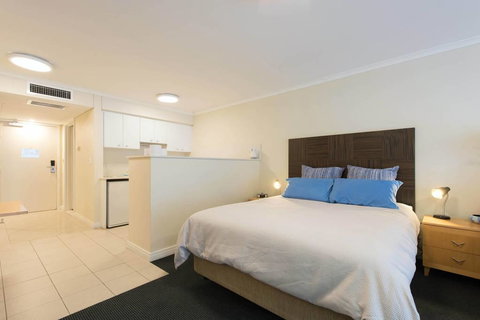 Grande Esplanade Studio - Accommodation Redcliffe 4