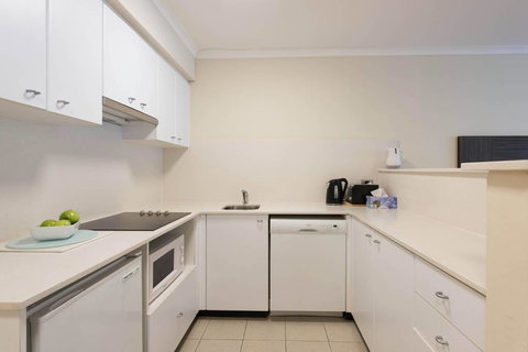 Grande Esplanade Studio - Accommodation Redcliffe 8