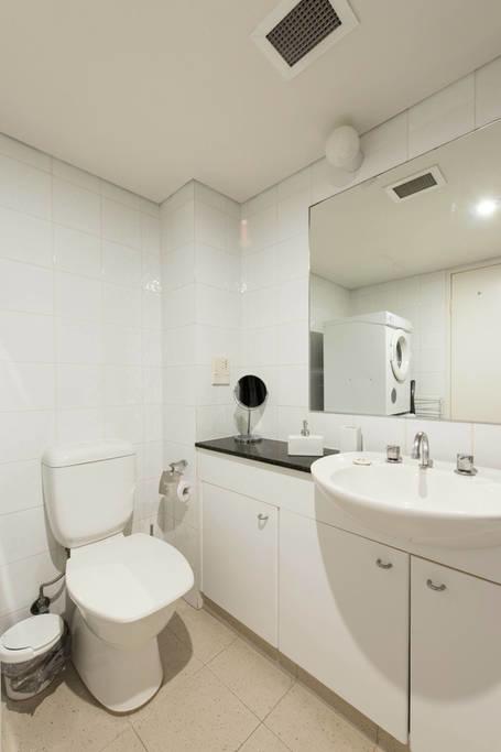 Grande Esplanade Studio - Accommodation Redcliffe 10