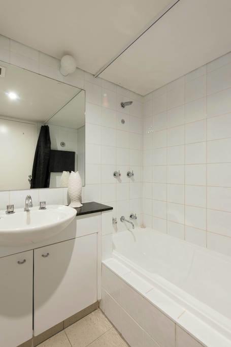 Grande Esplanade Studio - Accommodation Redcliffe 11