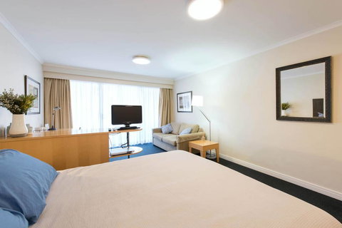 Grande Esplanade Studio - Accommodation Redcliffe 3