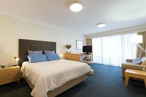 Grande Esplanade Studio - Accommodation Redcliffe 1
