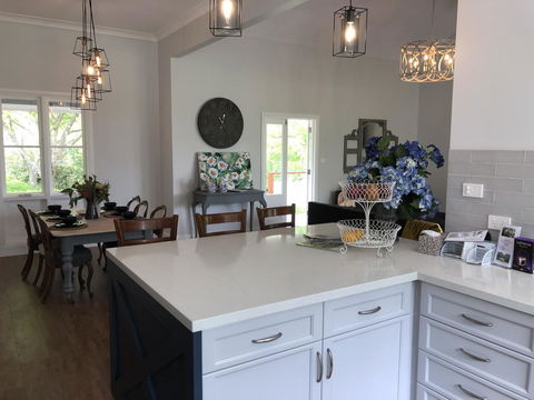Chanticleer Gardens Barn Cottage With A Pool - Accommodation Redcliffe 27
