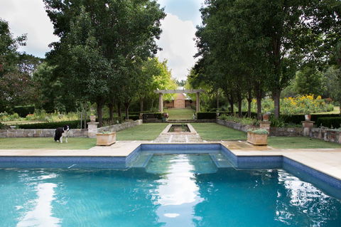 Chanticleer Gardens Barn Cottage With A Pool - Accommodation Redcliffe 15