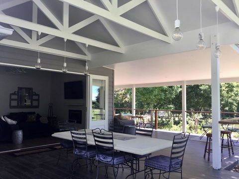 Chanticleer Gardens Barn Cottage With A Pool - Accommodation Redcliffe 11