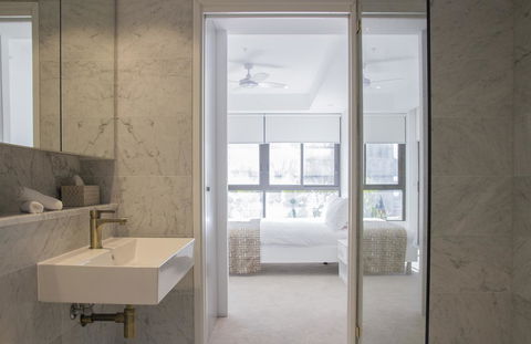 Cozy Apartment With Harbour Bridge View In Bondi - Accommodation Redcliffe 4