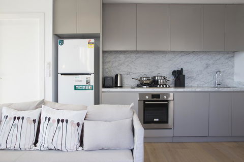 Cozy Apartment With Harbour Bridge View In Bondi - Accommodation Redcliffe 2