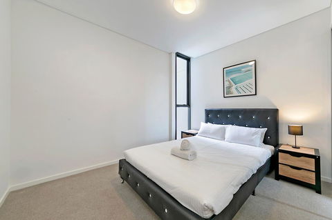 Stylish And Neat Two Bed Apartment In Wentworth Point - Accommodation Redcliffe 6
