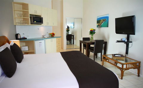 The Byron Beachcomber - Accommodation Redcliffe 13
