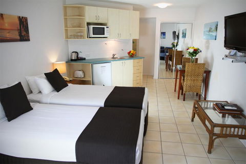 The Byron Beachcomber - Accommodation Redcliffe 9