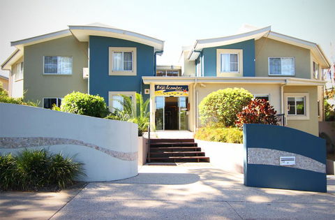 The Byron Beachcomber - Accommodation Redcliffe 2