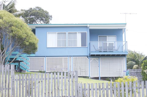 Clareview, 8 Korogora Street - Accommodation Redcliffe 4