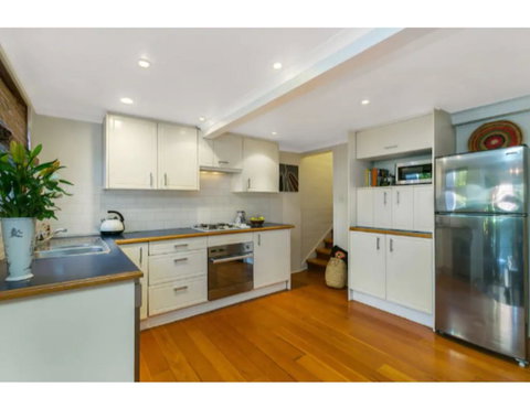 North Sydney Historic Whalers Cottage - Accommodation Redcliffe 2