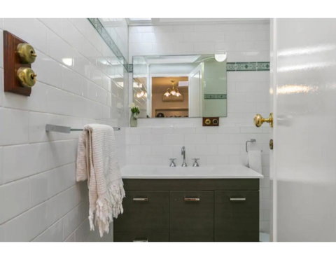 North Sydney Historic Whalers Cottage - Accommodation Redcliffe 9