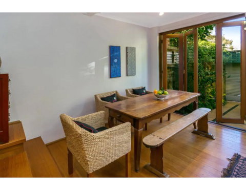 North Sydney Historic Whalers Cottage - Accommodation Redcliffe 6