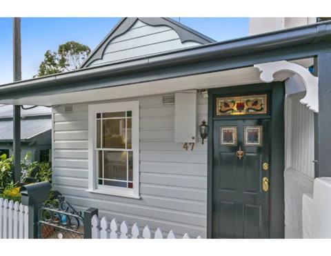 North Sydney Historic Whalers Cottage - Accommodation Redcliffe 10