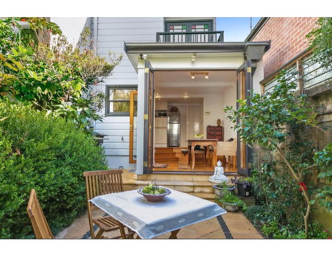 North Sydney Historic Whalers Cottage - Accommodation Redcliffe 1