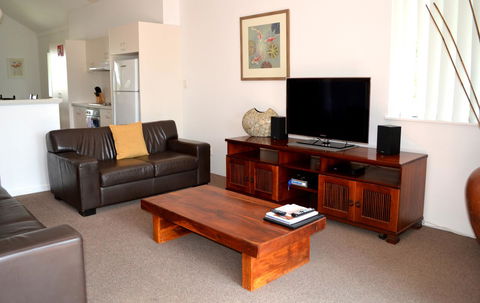 Outrigger Bay - Accommodation Redcliffe 16