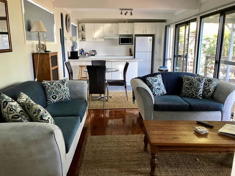 Lakeview Cottage - Accommodation Redcliffe 6
