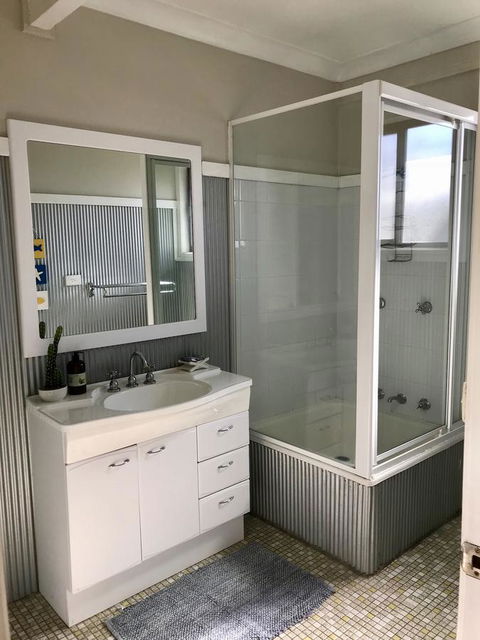 Lakeview Cottage - Accommodation Redcliffe 9