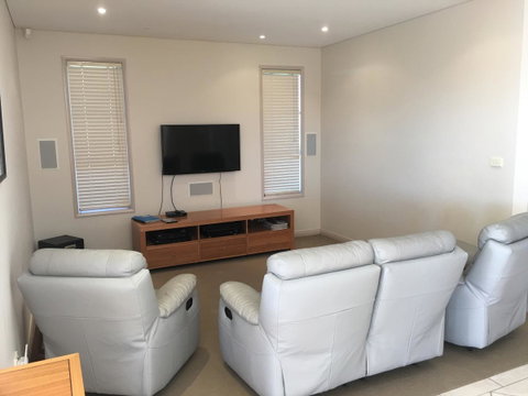 OceanScape Luxury Beachfront Villas - Accommodation Redcliffe 1